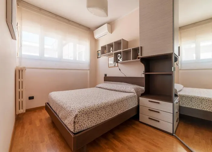 Apartment Guesthost - Sunny Terrace In Piazza Bologna
